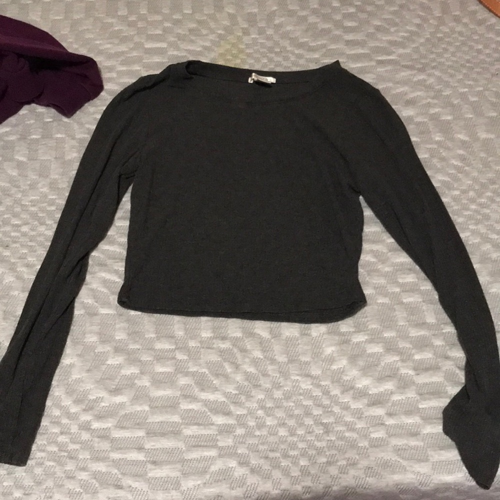 Grey cropped long sleeved shirt